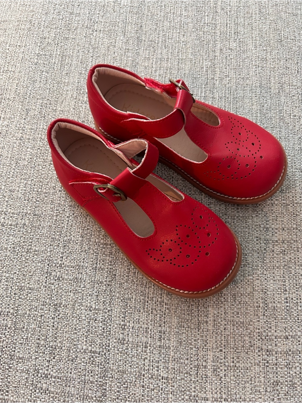 Kiderence Little Girls' Red Oxford Dress Shoes with Buckle. Size 9M